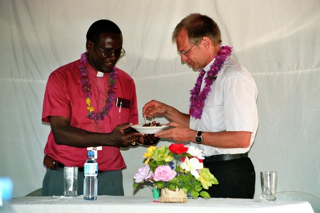 Bischof Akyoo und Pfr. Kecke