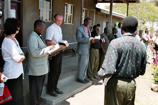 Einweihung der Geburtsstation in Kikatiti