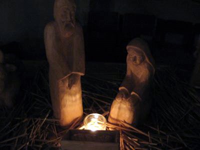 Maria und Joseph an der Krippe aufgestellt in unserer Kirche